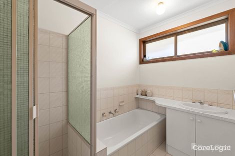 Property photo of 28 Lawrence Drive Berwick VIC 3806