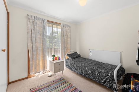 Property photo of 28 Lawrence Drive Berwick VIC 3806