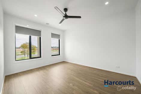Property photo of 13 Azadi Crescent Strathtulloh VIC 3338