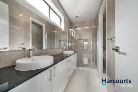 Property photo of 13 Azadi Crescent Strathtulloh VIC 3338