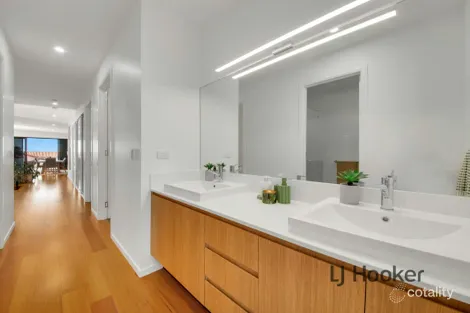 Property photo of 34 Booth Avenue Tannum Sands QLD 4680