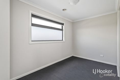 Property photo of 4 Everglade Crescent Roxburgh Park VIC 3064