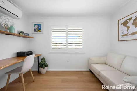 Property photo of 4 Ravenscliffe Road Shoalhaven Heads NSW 2535