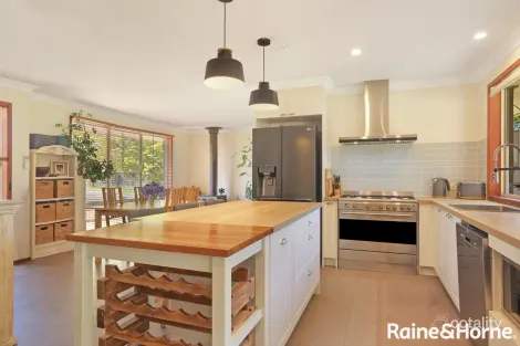 Property photo of 17 Janice Crescent Moss Vale NSW 2577