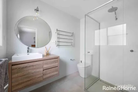 Property photo of 4 Ravenscliffe Road Shoalhaven Heads NSW 2535