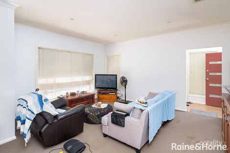 Property photo of 2/7 Rosella Place Mount Austin NSW 2650