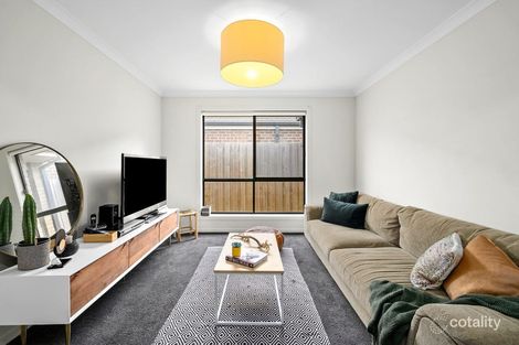 Property photo of 1 Glide Way Armstrong Creek VIC 3217