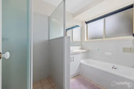 Property photo of 27 Honeymyrtle Drive Banora Point NSW 2486