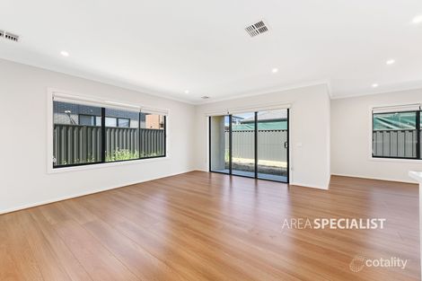 Property photo of 10 Corrigans Run Keysborough VIC 3173