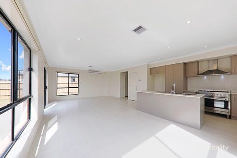 Property photo of 16 Rialto Close Wallan VIC 3756
