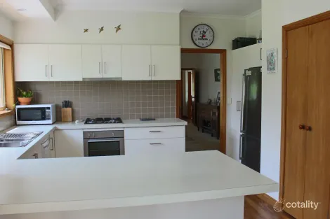 Property photo of 2 Lindholme Court Highton VIC 3216