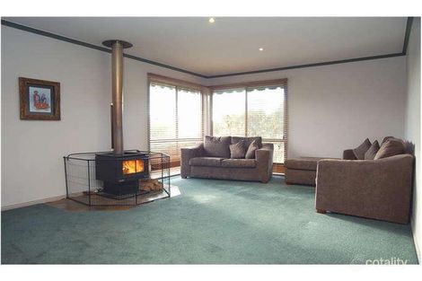 Property photo of 30 Lawrence Drive Berwick VIC 3806