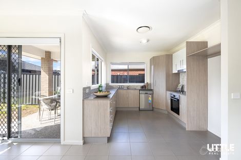 Property photo of 18 Watermill Avenue Craigieburn VIC 3064