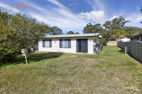 5 Third Ave, Stuarts Point, NSW 2441