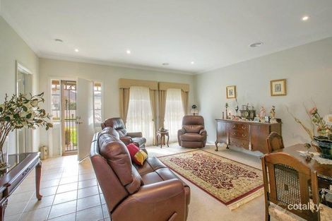 Property photo of 37 St Helens Avenue Lake Gardens VIC 3355