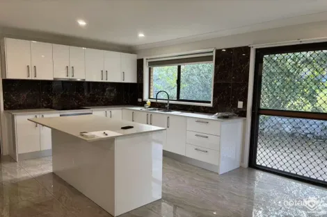 Property photo of 51 Bedivere Street Carindale QLD 4152