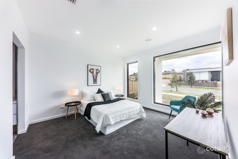 Property photo of 15 Denbigh Loop Mickleham VIC 3064