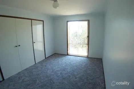 Property photo of 27 Brudenell Drive Jerrabomberra NSW 2619