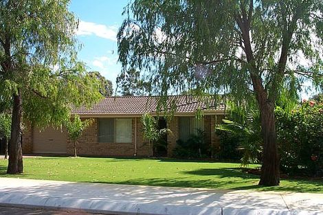 8 Jacqueline Dr, Thornlie, WA 6108