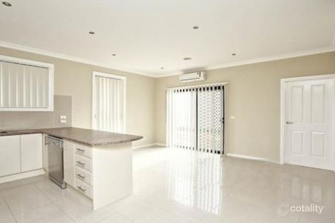 Property photo of 1/22 Bridlepath Drive Truganina VIC 3029