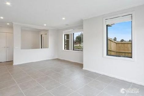 Property photo of 9 Botany Way Pakenham VIC 3810