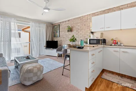 Property photo of 13/4 Brighton Street Biggera Waters QLD 4216