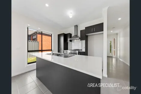 Property photo of 6 Macadamia Street Pakenham VIC 3810