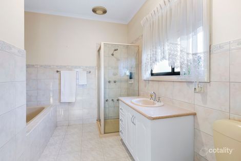 Property photo of 4 Forrest Place Taylors Lakes VIC 3038