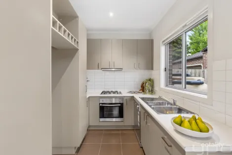 Property photo of 2/15 Cottrell Street Werribee VIC 3030