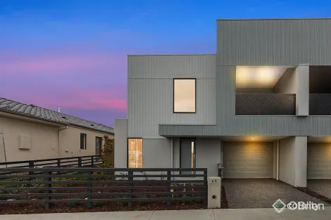 48 Grande Belmond Ave, Clyde, VIC 3978