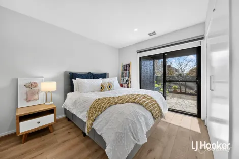 Property photo of 16 Broadside Walk Point Cook VIC 3030