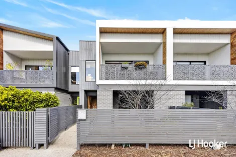 Property photo of 16 Broadside Walk Point Cook VIC 3030