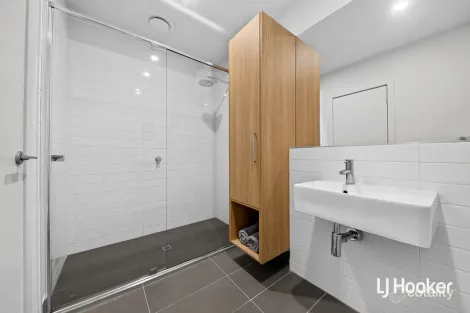 Property photo of 16 Broadside Walk Point Cook VIC 3030