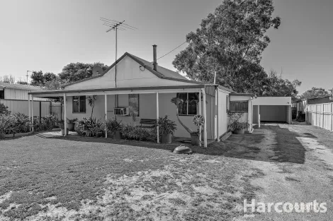 Property photo of 4 George Beacham Way Pinjarra WA 6208