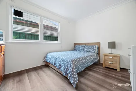 Property photo of 8 Flint Street Ingleburn NSW 2565