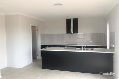Property photo of 35 Bridport Circuit Tarneit VIC 3029