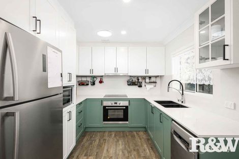 Property photo of 7 Kiwi Place Lethbridge Park NSW 2770