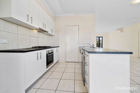 Property photo of 2/33 Cormorant Crescent Werribee VIC 3030