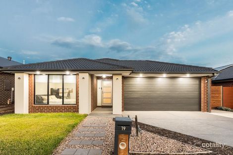 Property photo of 19 Strikeline Crescent Clyde North VIC 3978