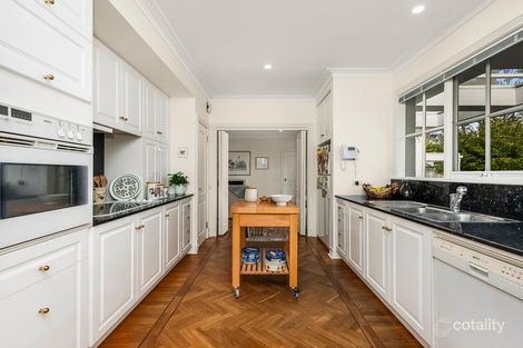 Property photo of 2 Dunsmuir Drive Mount Waverley VIC 3149