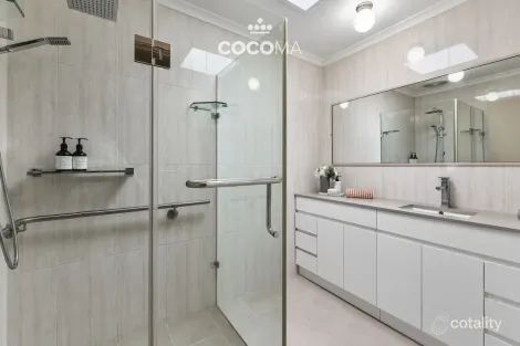 Property photo of 2 Deanswood Close Keysborough VIC 3173