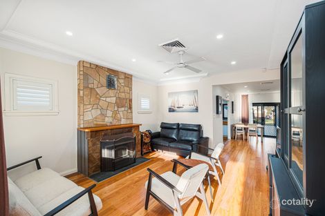 Property photo of 33 Kelvin Parade Picnic Point NSW 2213