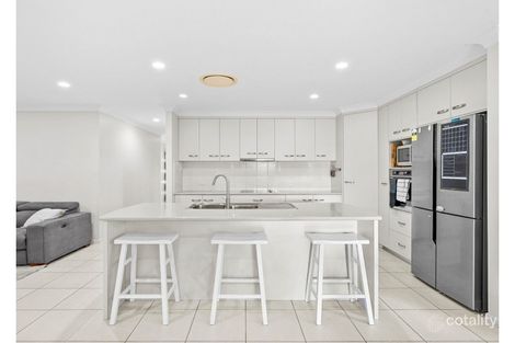 Property photo of 8 Herbert Way Rural View QLD 4740
