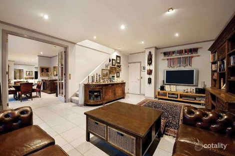 Property photo of 5 Matlock Court Caulfield North VIC 3161