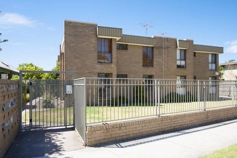 2/245 Nicholson St, Seddon, VIC 3011