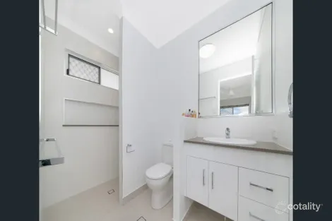 Property photo of 30 Eloise Street Mount Low QLD 4818