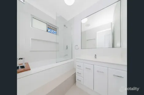 Property photo of 30 Eloise Street Mount Low QLD 4818