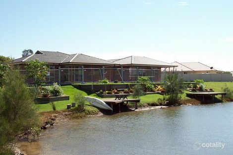 2/17 Newport Island Cct, Yamba, NSW 2464