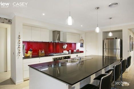 Property photo of 8 Eros Crescent Cranbourne West VIC 3977