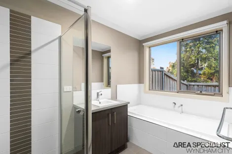 Property photo of 10 Harker Esplanade Tarneit VIC 3029